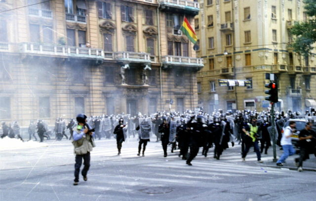 20 anni dal G8 di Genova: quella volta in cui l’Italia cessò di essere una democrazia