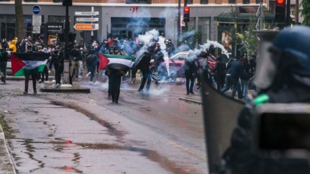 Proibire di manifestare in nome della democrazia: la Francia nega ogni protesta pro-Palestina