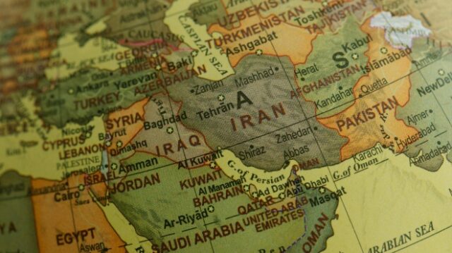 La rappresaglia iraniana colpisce le basi USA nel Golfo Persico