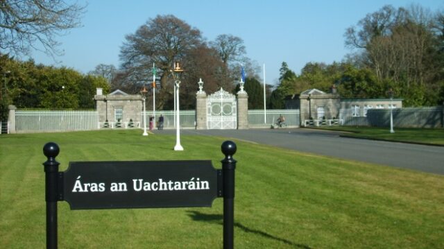 Le elezioni presidenziali irlandesi premiano Catherine Connolly