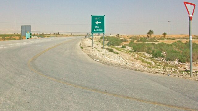 Attivisti internazionali (tra cui tre italiani) aggrediti dai coloni israeliani in Cisgiordania